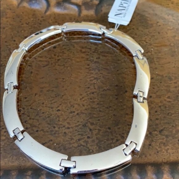 NAPIER CHOKER SILVER NECKLACE 
NWT Never been worn - Picture 2 of 5